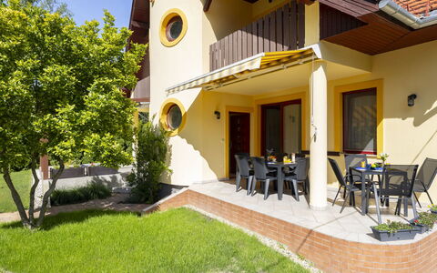 Jókai: Maison, Domicile, Pelouse, Jardin, Cour, Aménagement Paysager, Ombre, Biens, Arrière-Cour, Balcon