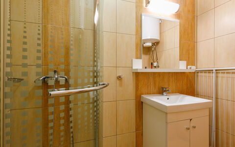 Jókai: Miroir, Robinet, Luminaire Plomberie, Évier, Salle De Bains, Bâtiment, Lavabo, Bois, Design Intérieur