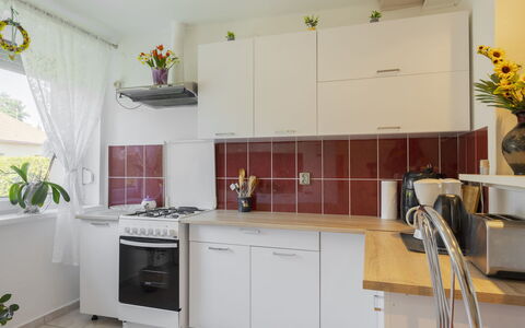 Nádor: Appareil De Cuisine, Cuisine, Comptoir, Principaux Appliance, Cabinetry, Design Intérieur, Sol, Evier, Électroménager, Meubles