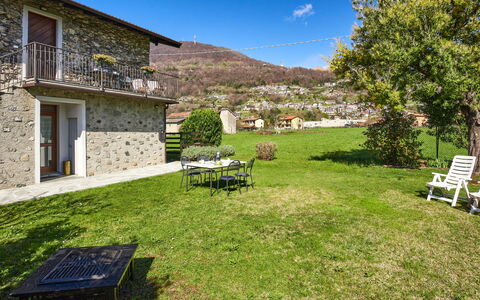 Gravedona 117: Ciel, Montagne, Jour, Bâtiment, Plante, Paysage Naturel, Maison, Végétation, Montagnes, Arbre