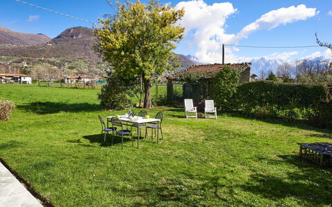 Gravedona 117: Ciel, Montagne, Jour, Bâtiment, Plante, Paysage Naturel, Maison, Végétation, Montagnes, Arbre