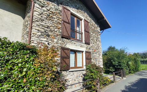 Gravedona 117: Plante, Bâtiment, Fenêtre, Ciel, Bleu Azur, Bois, Maison, Végétation, Lot Terre