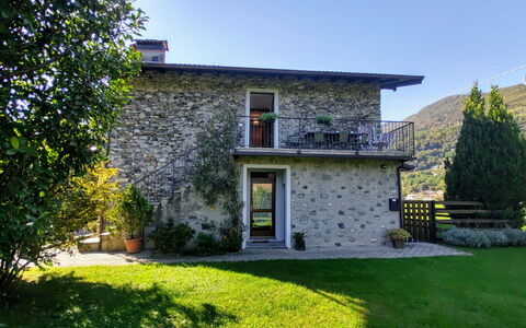 Gravedona 117: Maison, Domicile, Chalet, Porte, Ferme, Jardin, Pelouse, Biens, Balcon, Cour