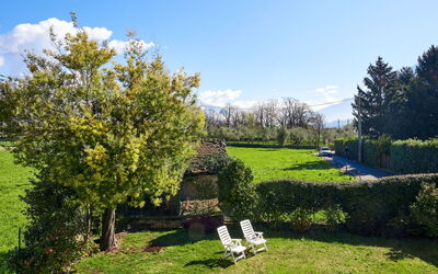 Cottage al Lago 117.2: Ciel, Montagne, Jour, Bâtiment, Plante, Paysage Naturel, Maison, Végétation, Montagnes, Arbre