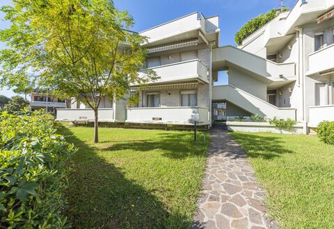 Casa Marina: Plante, Bâtiment, Propriété, Ciel, Fenêtre, Lot Terre, Maison, Herbe, Végétation, Design Urbain