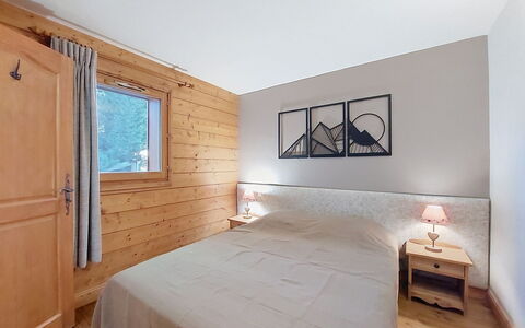 Les Menuires 660: Bois, Design Intérieur, Sol, Sol, Plafond, Pièce, Meubles, Chambre, Lit, Domicile