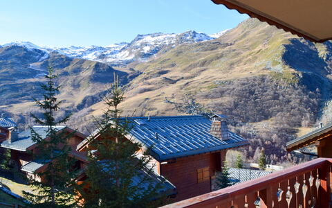 Marmottes A6: Ciel, Jour, Montagne, Propriété, Bâtiment, Monde, La Nature, Bois, Maison, Paysage Naturel