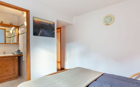 Marmottes A6: Bâtiment, Miroir, Meubles, Cabinetry, Bleu Azur, Confort, Bois, Maison, Tiroir