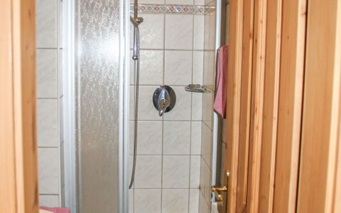 Kappl 324: Porte, Salle De Bains, Bois, Sol, Accueil Porte, Sol, Luminaire Plomberie, Composite