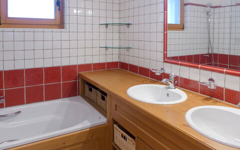 Villars 171: Marron, Luminaire Plomberie, Robinet, Évier, Propriété, Photographier, Lavabo, Armoire De Toilette, Salle De Bains