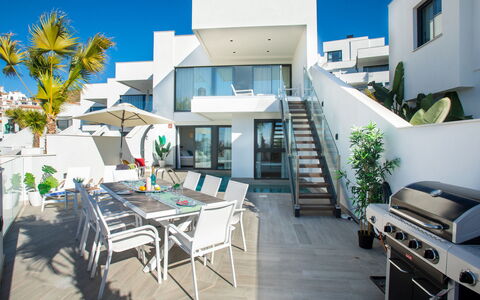 Royal Palm: Ciel, Jour, Propriété, Bâtiment, Table, Design Urbain, Design Intérieur, Ombre, Condominium, Chaise