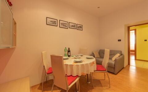 Emillia: Table, Meubles, Chaise, Bois, Orange, Design Intérieur, Bâtiment, Salle, Table Cuisine Et Salle A Manger, Sol
