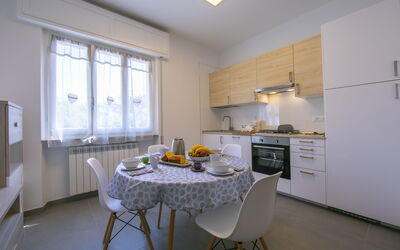 Pontremoli 2: Cabinetry, Propriété, Meubles, Fenêtre, Comptoir, Bâtiment, Cuisine, Appareil De Cuisine, Design Intérieur, Bois