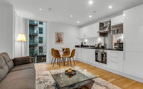 Logement:&nbsp;Lanterns Court 2 302.2