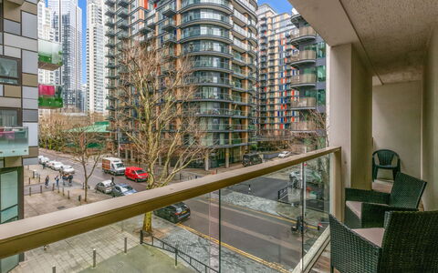 Canary Wharf 302: Arbuste, Jardin, Zone Résidentielle, Communauté Des Plantes, Lot Terre, Couverture De Sol, Aménagement Paysager, Arrière-Cour, Cour