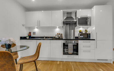 Logement:&nbsp;Lanterns Court 2 302.2