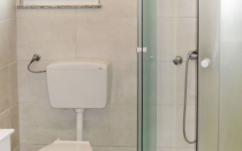 Tomislav: Luminaire Plomberie, Propriété, Photographier, Siège De Toilette, Blanc, Salle De Bains, Toilette, Violet, Design Intérieur