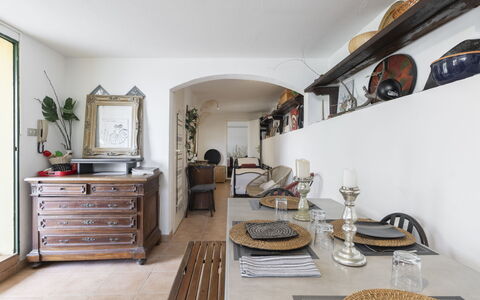 Casetta Porta Verde: Meubles, Cadre, Propriété, Table, Cabinetry, Bois, Éclairage, Confort, Design Intérieur, Canapé