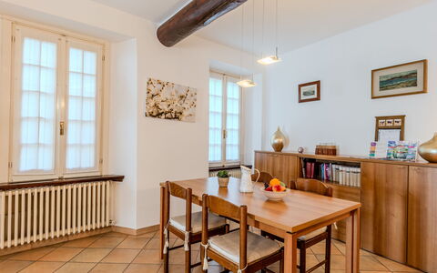 Lungolago: Meubles, Sol, Design Intérieur, Bois, Sol, Table, Salle À Manger, Table Cuisine Et Salle A Manger, Plafond, Pièce