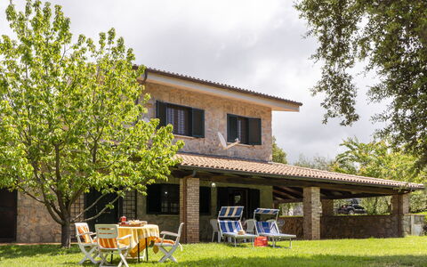 Il Casolare: Plante, Ciel, Nuage, Propriété, Bâtiment, Fenêtre, Arbre, Ombre, Lot Terre, Chalet