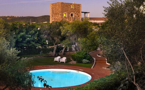 Porto Cervo 624: L'Eau, Ciel, Plante, Piscine, Arbre, Arecales, Ombre, Design Urbain, Loisir, Herbe