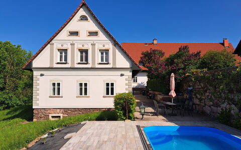 Frilo: Plante, L'Eau, Ciel, Bâtiment, Propriété, Fenêtre, Arbre, Maison, Bois, Piscine