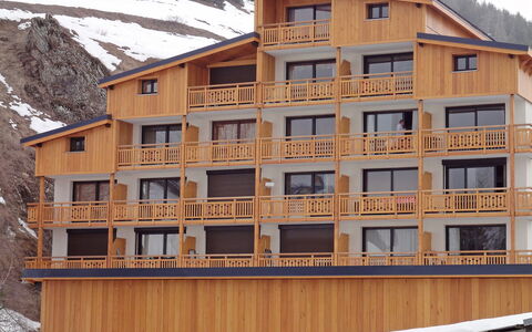 Le Super Venosc: Bâtiment, Fenêtre, Neige, Bois, Architecture, Montagne, Design Urbain, Condominium, Pente, Façade