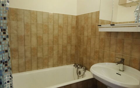 Le Super Venosc: Salle De Bains, Propriété, Tuile, Pièce, Mur, Robinet, Design Intérieur, Architecture, Accessoire Salle De Bain, Luminaire Plomberie