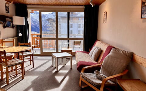 Le Super Venosc: Bois, Chaise, Tache De Bois, Dur, Lumber, L'Hiver, Village De Montagne, Glacial Relief