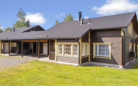 Tahkontupa: Bois, Maison, Domicile, Chalet, Toit, Zone Résidentielle, Siding, Lot Terre, Porche, Ombre