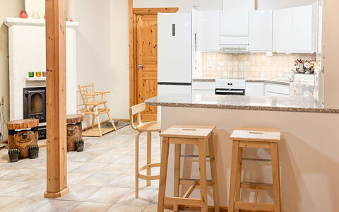 Tahkontupa: Meubles, Sol, Sol, Design Intérieur, Bois, Parquet, Plafond, Cuisine, Comptoir, Éclairage