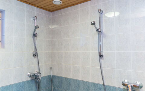 Tahkontupa: Luminaire Plomberie, Tete De Douche, Sol, Salle De Bains, Douche, Plomberie, Bar De Douche, Sol, Robinet, Panneau De Douche