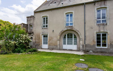 Maison Sainte Claire: Ciel, Montagne, Jour, Bâtiment, Plante, Paysage Naturel, Maison, Végétation, Montagnes, Arbre
