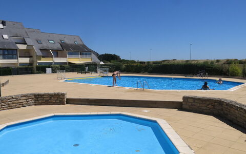 Belle Vue Mer et Piscine: L'Eau, Ciel, Propriété, Piscine, Bâtiment, Bleu Azur, Rectangle, Plante, Loisir