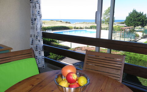 Belle Vue Mer et Piscine: Meubles, Table, Ciel, Plante, Vaisselle, Porche, Bois, Arbre, Ombre, Mobilier De Jardin