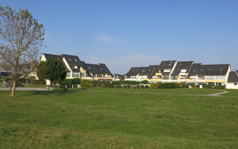 Belle Vue Mer et Piscine: Ciel, Plante, Nuage, Bâtiment, Paysage Naturel, Arbre, Fenêtre, Maison, Lot Terre, Herbe