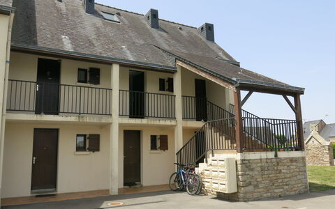 Belle Vue Mer et Piscine: Vélo, Ciel, Fenêtre, Bâtiment, Porte, Maison, Roue, Bois, Roue De Bicyclette