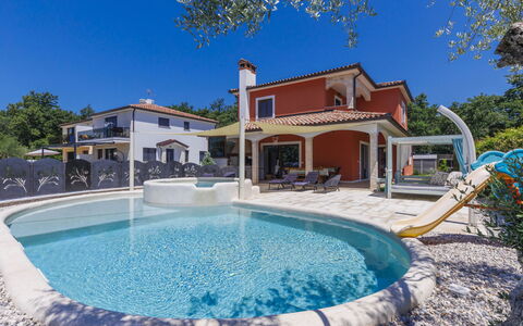 Villa Amaii: L'Eau, Ciel, Propriété, Piscine, Bleu Azur, Bleu, La Nature, Plante, Arbre, Loisir