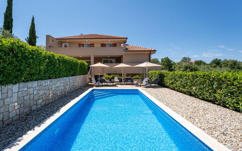 Matea: Bleu, Piscine, Recours, Composite, Eco Hôtel, Loisir, Ombre, Aménagement Paysager, Biens, Mobilier De Jardin