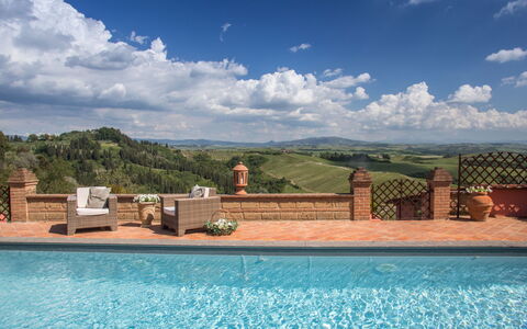 La Veduta: Nuage, L'Eau, Ciel, Jour, Piscine, Bleu Azur, Bleu, Paysage Naturel, Plante, Arbre
