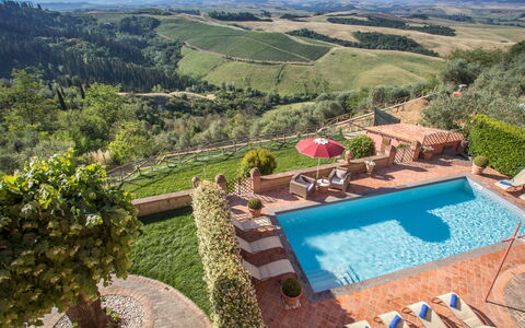 La Veduta: L'Eau, Ciel, Plante, Propriété, Nuage, Piscine, Arbre, Bâtiment, Paysage Naturel, Montagne