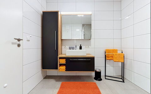 Apart Annabell: Sol, Design Intérieur, Sol, Mur, Luminaire Plomberie, Bois, Armoire De Toilette, Salle De Bains, Cabinetry, Miroir
