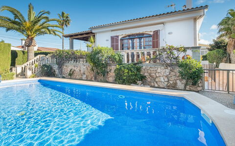Dofins Bahia Azul: L'Eau, Plante, Bâtiment, Ciel, Jour, Propriété, Piscine, Bleu Azur, Bleu, Arbre