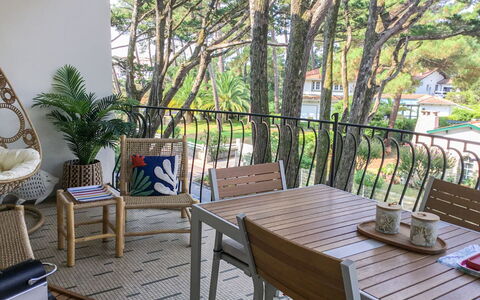 Hossegor 355: Meubles, Table, Plante, Ombre, Arbre, Mobilier De Jardin, Bois, Chaise, Tableau De Plein Air, Pot De Fleur
