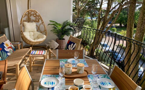 Hossegor 355: Table, Vaisselle, Propriété, Meubles, Vaisselle, Plante, Miroir, Design Intérieur, Mobilier De Jardin, Assiette