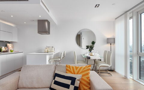 Avant-Garde, Shoreditch: Meubles, Plante, Canapé, Cadre, Confort, Table, Salon, Éclairage, Design Intérieur, Architecture