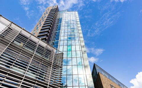 Avant-Garde, Shoreditch: Nuage, Ciel, Skyscraper, Bâtiment, Jour, Bleu, Bleu Azur, Arbre, Bloc Tour, La Tour