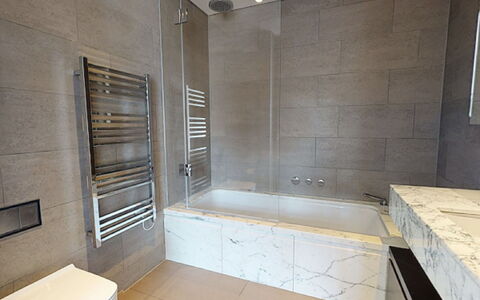 Liverpool Street, Shoreditch: Propriété, Baignoire, Bâtiment, Design Intérieur, Sol, Sol, Bois, Ombre