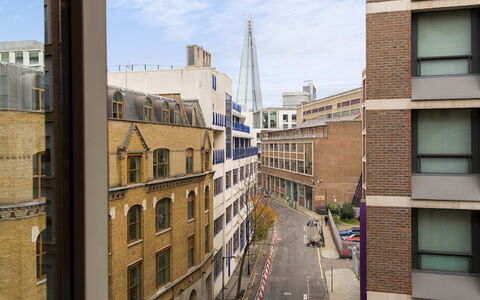 Great Suffolk Street, Waterloo: Ciel, Bâtiment, Fenêtre, Nuage, Bloc Tour, Design Urbain, Quartier, Condominium, Surface De La Route, Ville