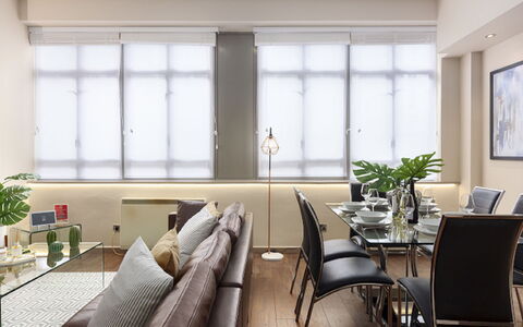 London City 303: Meubles, Design Intérieur, Sol, Sol, Table, Bois, Plafond, Chaise, Pièce, Canapé
